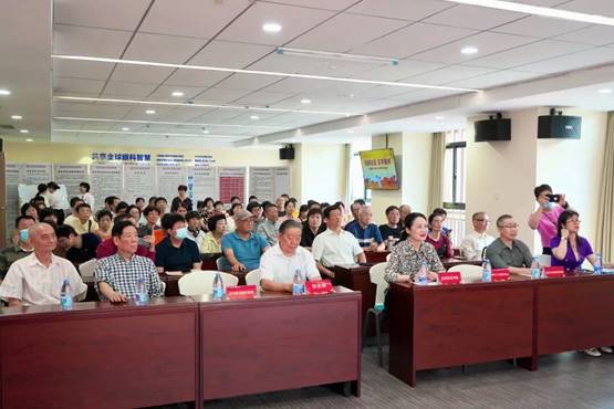 <b>泉州爱尔眼科助力东湖街道东凤社区老年学校春季班开班</b>